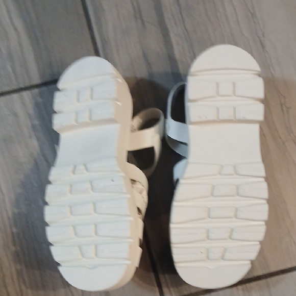 Kids White Sandals - Picture 8 of 10